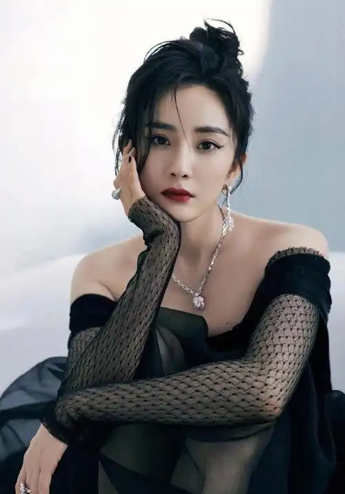 今天我们来了解一下"时尚女王"杨幂到底有多美呢?