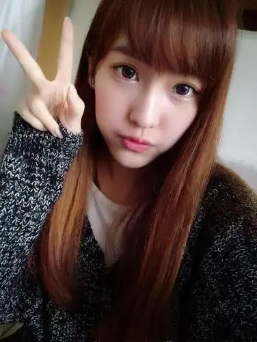 深藏不露 台湾18岁主播私照