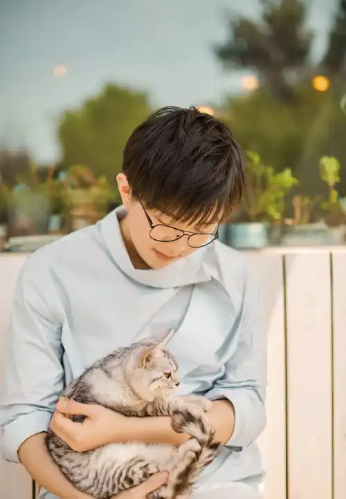 难怪毛不易不想瘦,仅此一张18岁照片曝光网友:长得太"霸道"