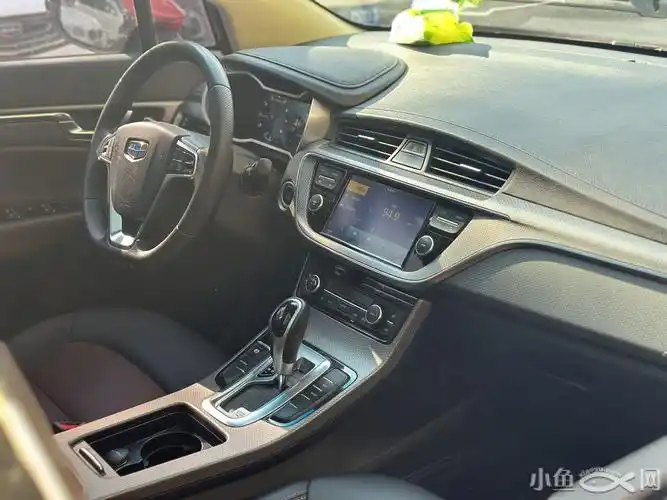 新到17年吉利帝豪gs13t自动挡高配带电动座椅全景天窗无钥匙进入等等