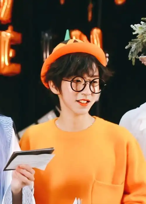 贺峻霖 画报颜值##贺峻霖少年十七山海共期