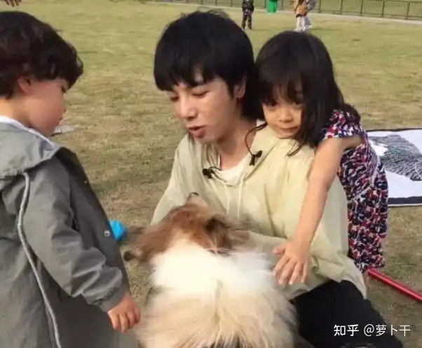 张碧晨放弃事业单身带娃,华晨宇放飞自我恋情曝光,32岁仍是少年