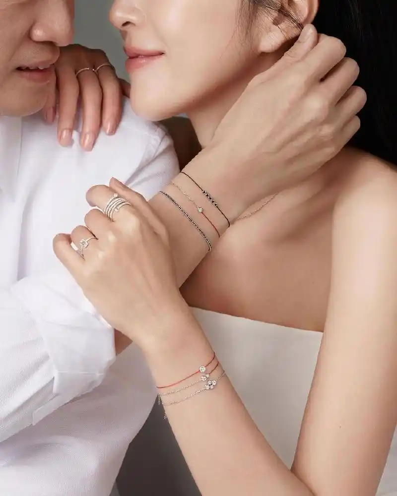 杨谨华(苏妈妈)与富豪老公一起出镜为某珠宝品牌做广告,网友直呼石油