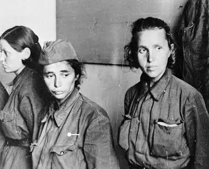 二战期间被俘的苏联女兵美丽中带着不屈的凶狠