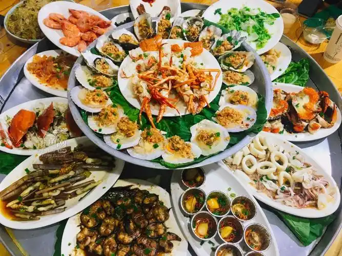 吃海鲜要找对地方这桌大餐让大家猜猜多少钱
