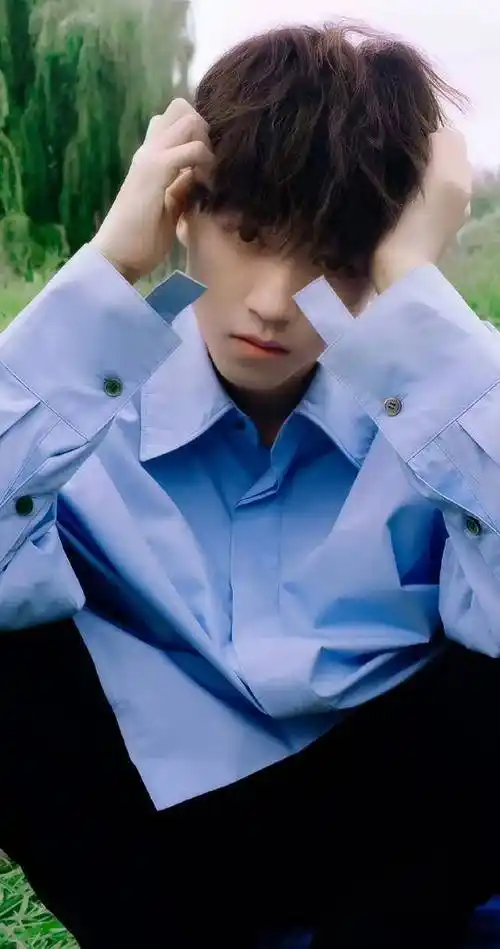 王俊凯跨界偶像的璀璨星光