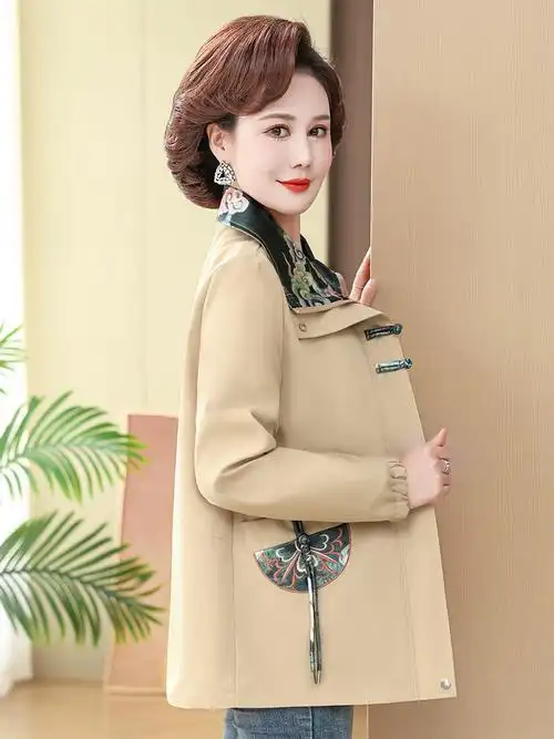 春装上衣中老年女装外套夹克翻领印花民族风大码妈妈装2024新款