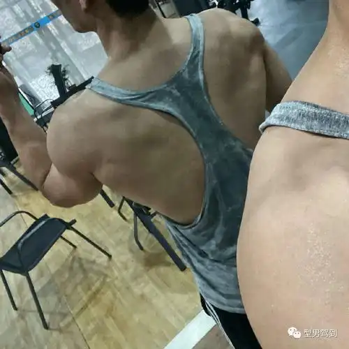 北京肌肉男拍大尺度视频走红这肉体简直太撩了