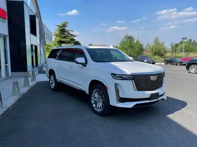 凯迪拉克全新凯雷德实拍!三排7座布局,最快年底入华发售