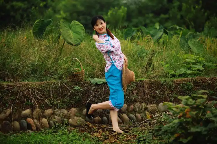 村里有个姑娘叫小芳(四川/乐山)