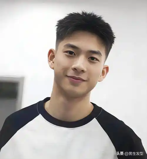 男生发质粗硬,适合哪些发型?这3款最适合,干净利落又帅气!