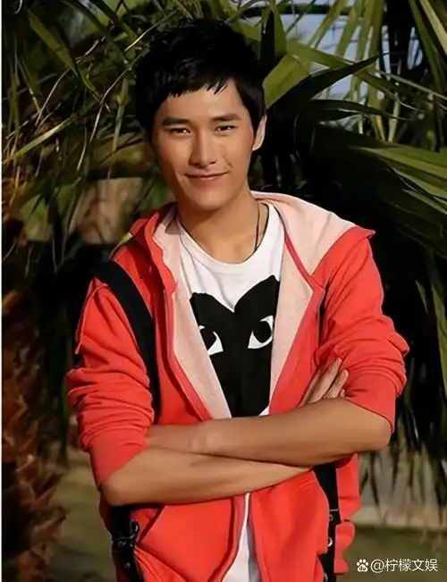 3月30日,有关朱梓骁在直播间持续食用鸡爪的传闻引起了网友的关注