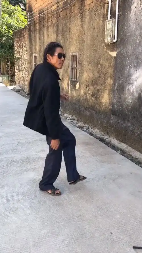 搞笑段子剧#这老头真逗?年轻人都玩不过他?