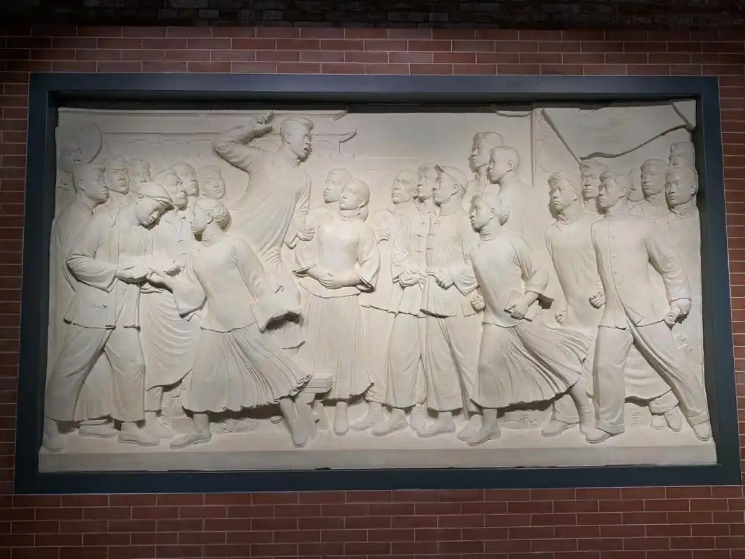 《五四运动》 人民英雄纪念碑浮雕之《五四运动》 作者:滑田友 材质