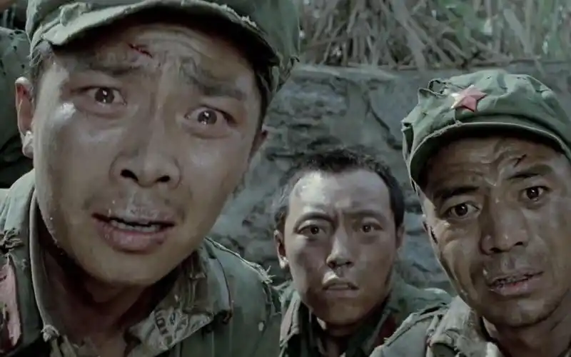 老电影故事讲述对越自卫反击战的电影战士攻下阵地发现连大米都是中国