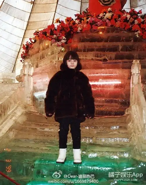 有人曝光了迪丽热巴的小学照片她真是从小美到大