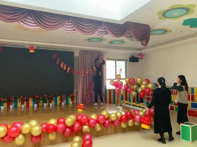 "平安幸福年,欢乐庆元旦"经开一幼社团成果展演暨教师舞台剧表演活动