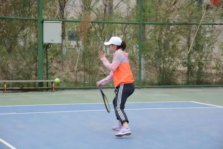 yuyu的美篇打网球的女孩