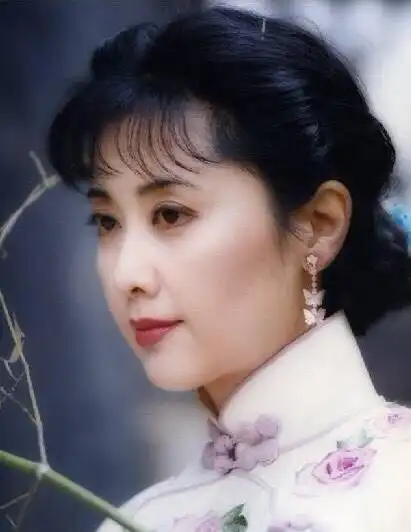 影视演员:朱琳!