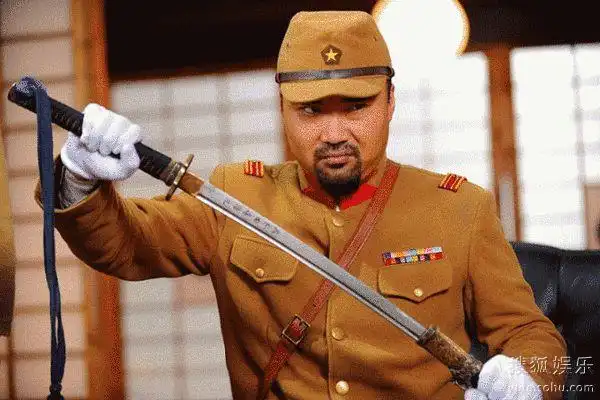 崔钟剧中形象搜狐娱乐讯 由凤凰传奇影业,江苏省浪