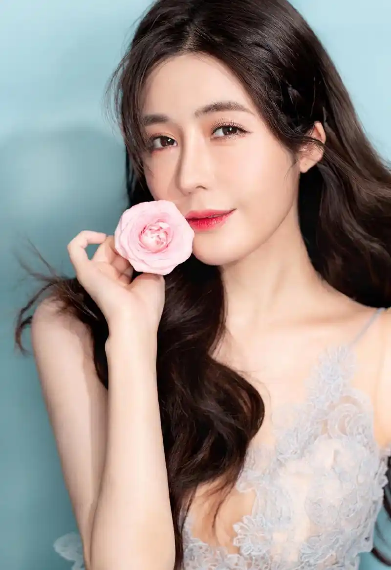 汤晶媚雾霾蓝裙性感写真图片18