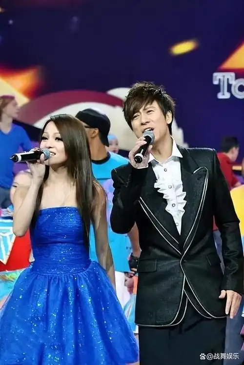 解晓东:娶平凡妻子余佳恩,感激妻子默默付出,几十年无绯闻