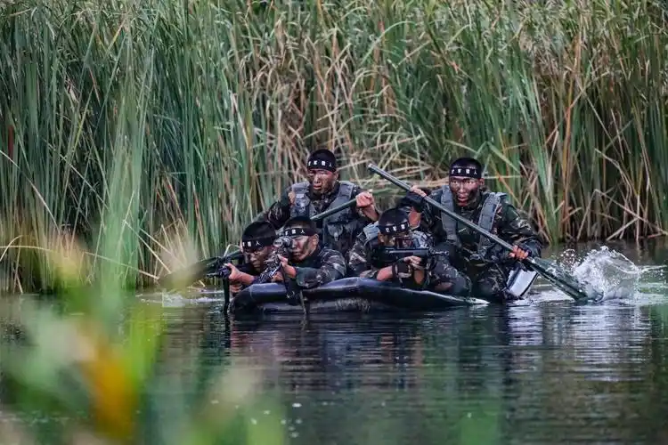 "猎人"出击!多图回眸空军特种作战实战化训练