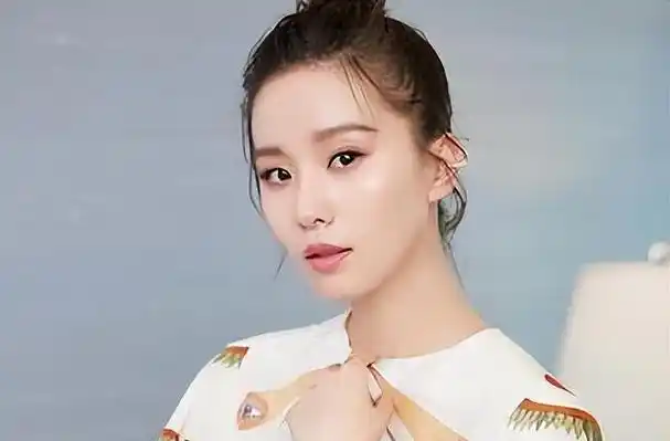 "清纯玉女"刘诗诗:嫁大17岁吴奇隆,婚后八年有幸福也有泪水