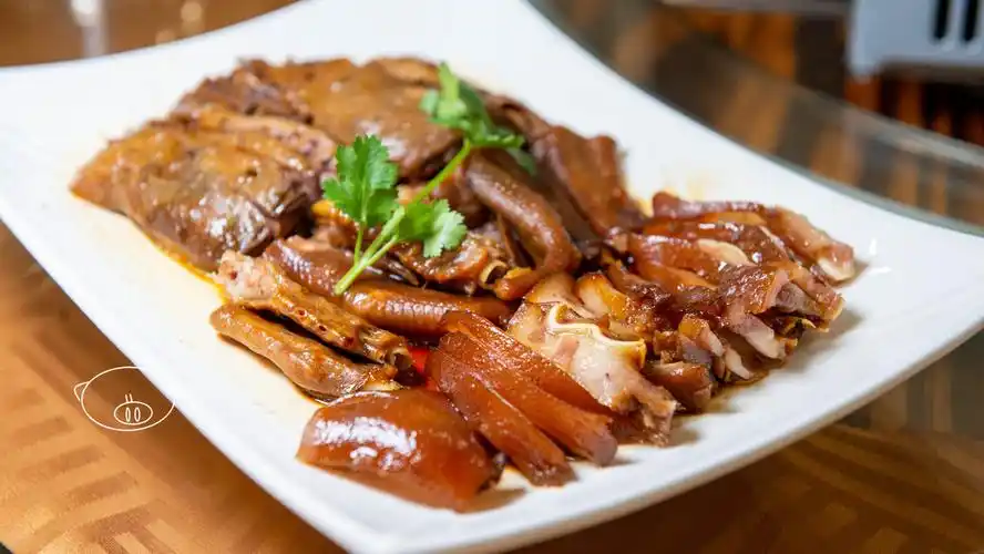 韶关探店蓝天鹅石锅鱼招牌菜石锅鱼不行消费不便宜