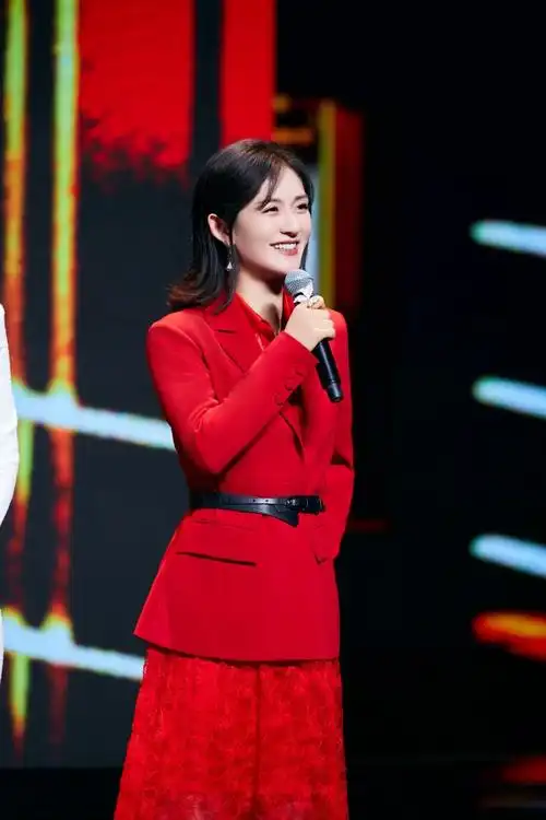 谢娜红裙西装外套性感图片16