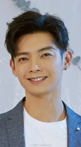 辰亦儒# 早安,星期三～有 @辰亦儒 老大的温暖笑容,一起元气加油!