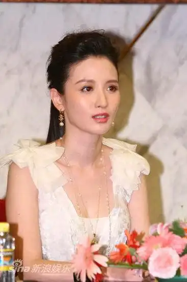 关于张萌之前照片的图片及描述