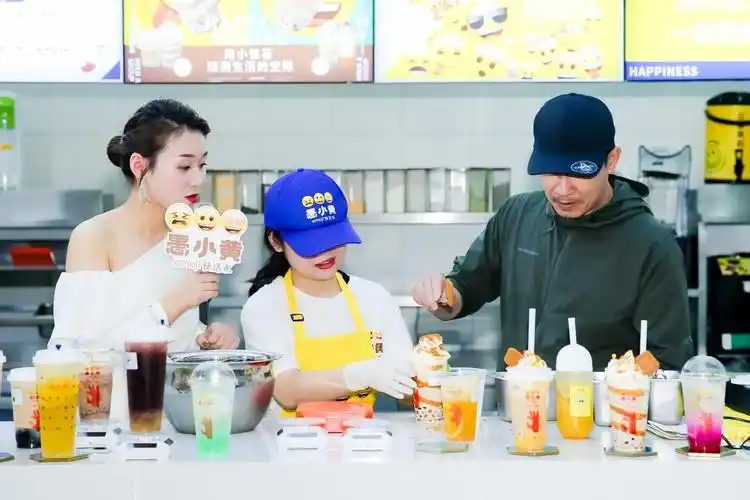 陈小春化身愚小黄品牌推介官带您一起奶茶自由