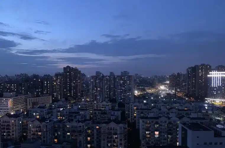 窗外的夜景