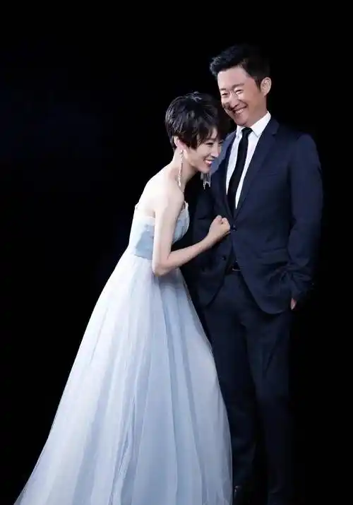 49岁吴京患艾滋,在北京医院治疗?新加坡网友发布合影