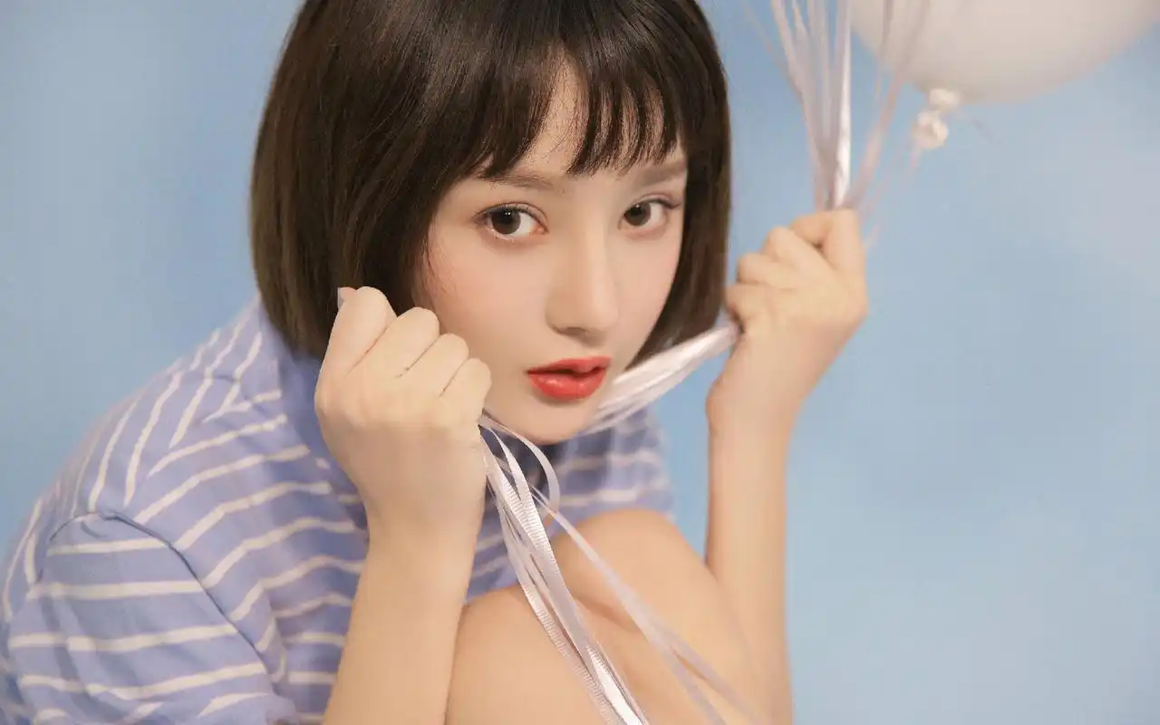 短发美女治愈系文艺高清桌面壁纸