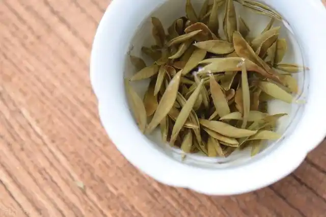 一杯优质的白牡丹茶,到底蕴含了几种茶香在里面?
