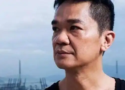 可能他的面相看着并不好,也许尖酸刻薄,也许满脸横肉,又或者一脸苦相