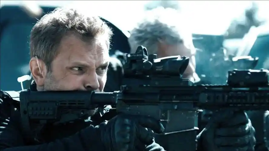 勇者行动:海豹突击队与雇佣军正面对战,亮瞎眼的装备和专业战术不愧为