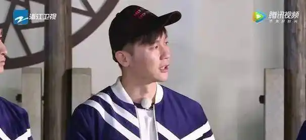 扎心了,后边又加了一句,尤其是这个……话还没说完,李晨直接抢了一句