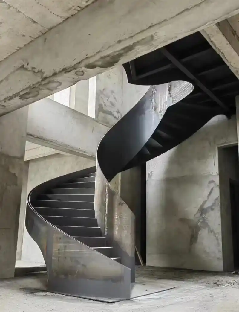 别墅楼梯.#热门话题97 钢结构旋转楼梯不仅仅是一个简单的通 - 抖音