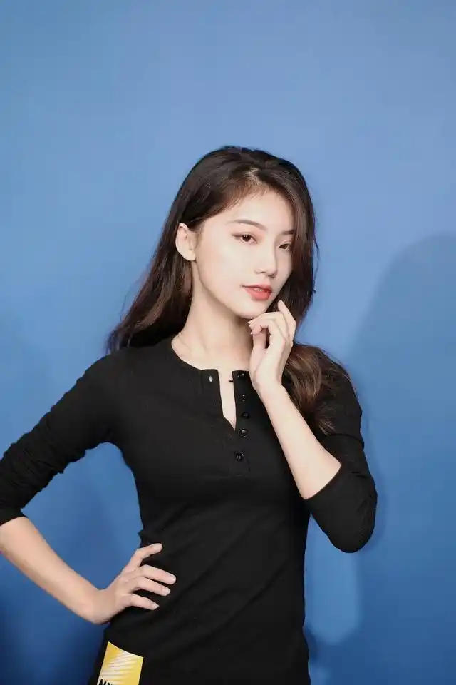 不管是日常拍照还是艺术照,职业照,大家拍照都是以半身照为主,但是