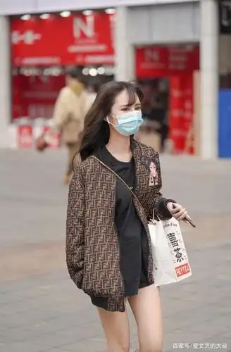 重庆妹子春夏季的街拍