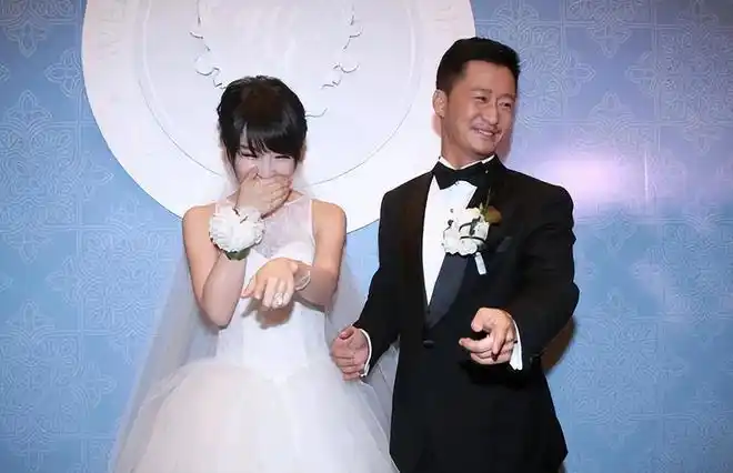 朱亚文沈佳妮街头热吻结婚10年仍如胶似漆除了他们还有这2对