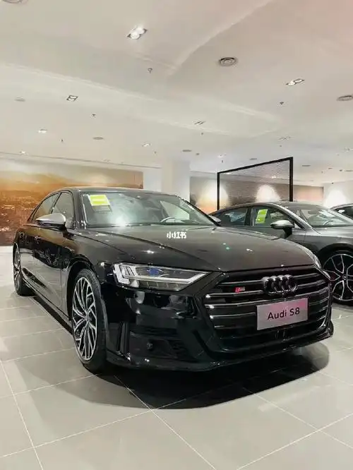 奥迪s8v8黑白银现车