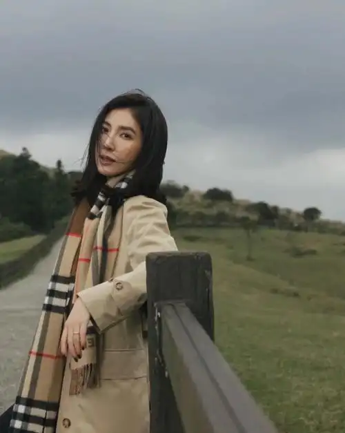 华灯初上穿搭杨谨华cherylyang