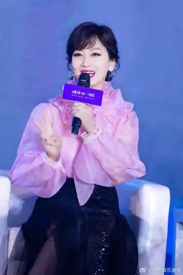 赵雅芝代言娃哈哈# 娃哈哈把代言人换成了赵雅芝,大家觉得赵雅芝和