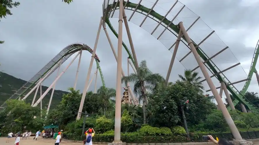 珠海长隆海洋王国鹦鹉过山车