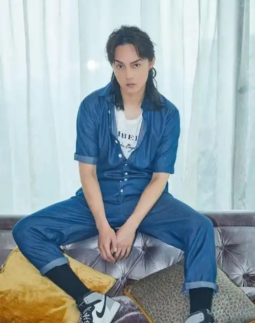 尹正剪寸头如整容原以为会显丑态却意外撞脸吴彦祖