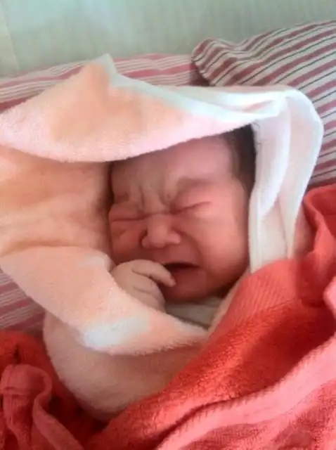 刚出生婴儿使用尿不湿,我建议宝宝在第一个月到第四个月的时候是可以